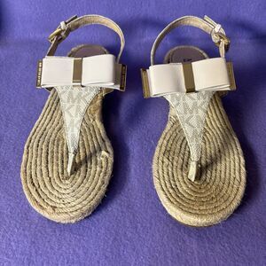 Michael Kors Meg thong signature PVC vanilla sandal (5.5 ) Bow Gold Acc